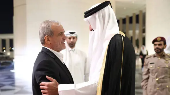 استقبال رسمی امیر قطر از پزشکیان در قطر