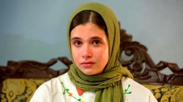 نفس بازغی با این ژست طره موهایش را در کاشان رها کرد