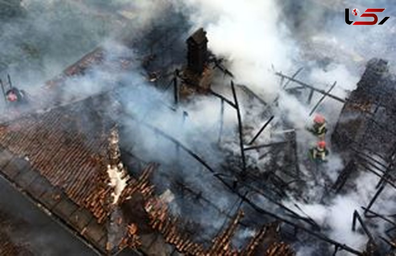 آتش سوزی در خیابان حاجی آباد/خانه ویلایی در محاصره شعله های آتش+فیلم و عکس