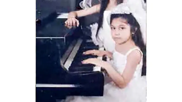 محیا تنها بازمانده از قتل عام مادرش به خانه پدربزرگ رفت+عکس