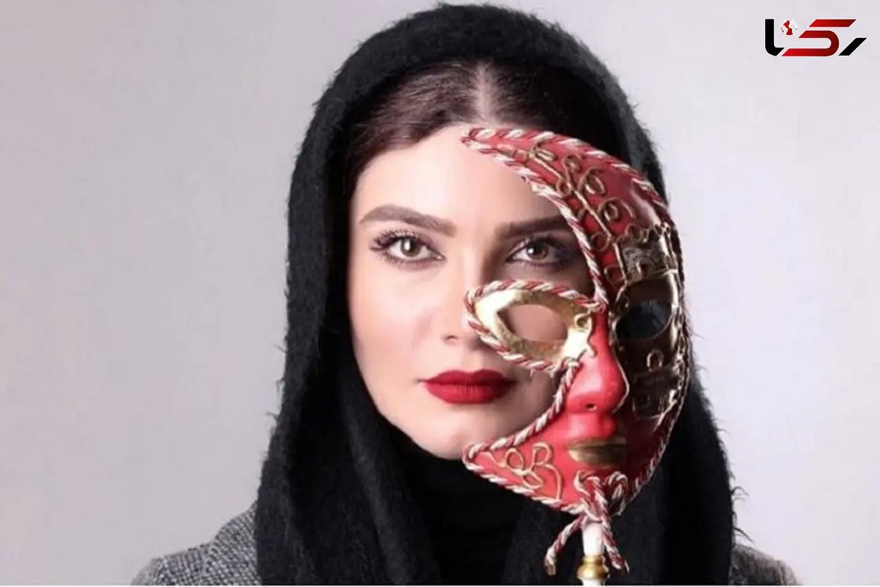 رفتار زننده دو مجری مرد با خانم بازیگر روی برنامه زنده شبکه تهران +فیلم 