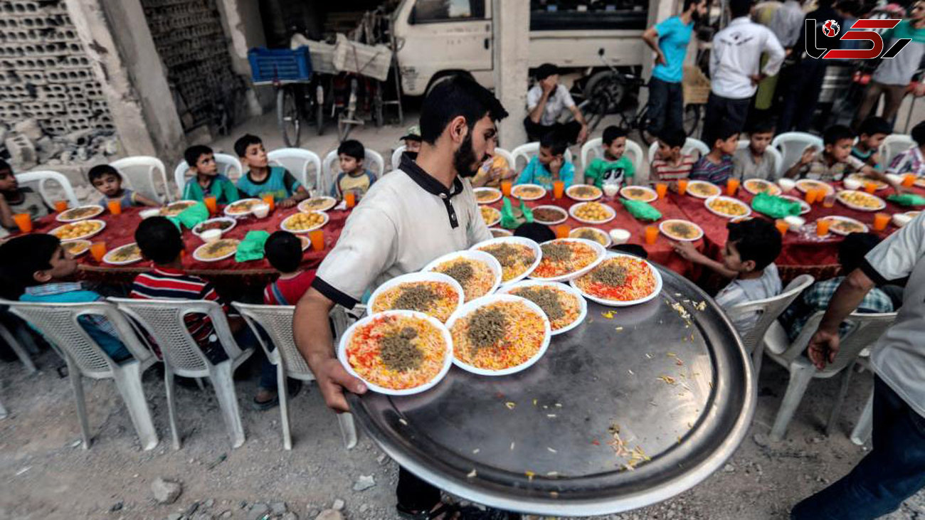 سفره رنگین رمضان برای کودکان گرسنه و بی خانمان های جنگ زده +تصاویر
