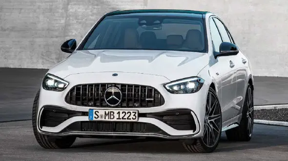 ببینید / تصاویر عجیب از خط انداختن روی خودروی مرسدس بنز توسط یک پسر جوان!