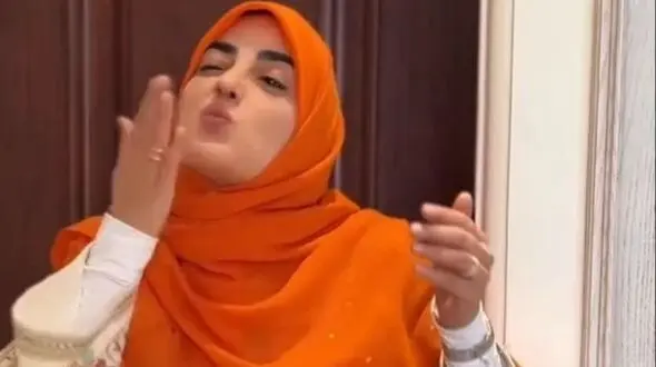 ستاره سادات قطبی رسما به مرحله خودزنی رسید/ نکن خواهر من بیشتر خانوم ها این مشکل رو دارند