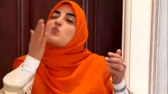 ستاره سادات قطبی رسما به مرحله خودزنی رسید/ نکن خواهر من بیشتر خانوم ها این مشکل رو دارند