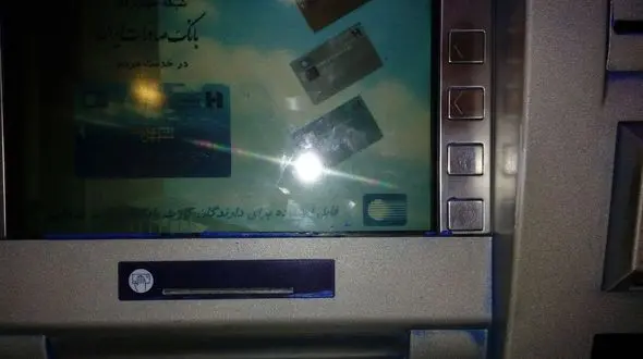 حمله شبانه مرد آبی به 11 دستگاه  عابربانک آبادان + عکس 