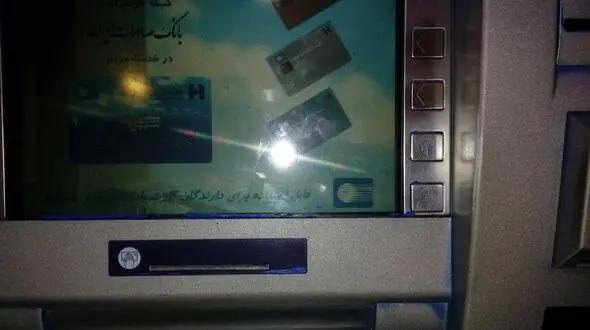 حمله شبانه مرد آبی به 11 دستگاه  عابربانک آبادان + عکس 