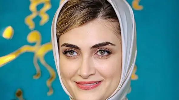 نگاهی به استایل الناز ملک بازیگر چشم رنگی سریال گل سنگ در اکران مردمی / ساده و شیک بودن امضای شخصی خانم بازیگر