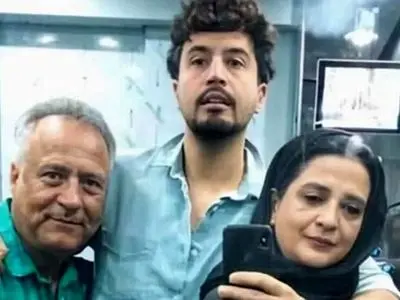 مهرداد صدیقیان به سوگ پدرش نشست