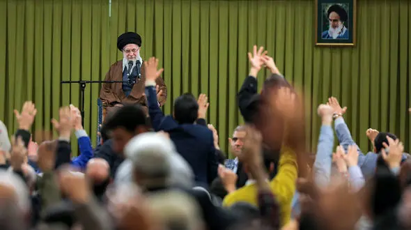 مراسم سه ساعته جشن میلاد حضرت زهرا سلام‌الله‌علیها در حسینیه امام خمینی(ره) با حضور رهبر انقلاب