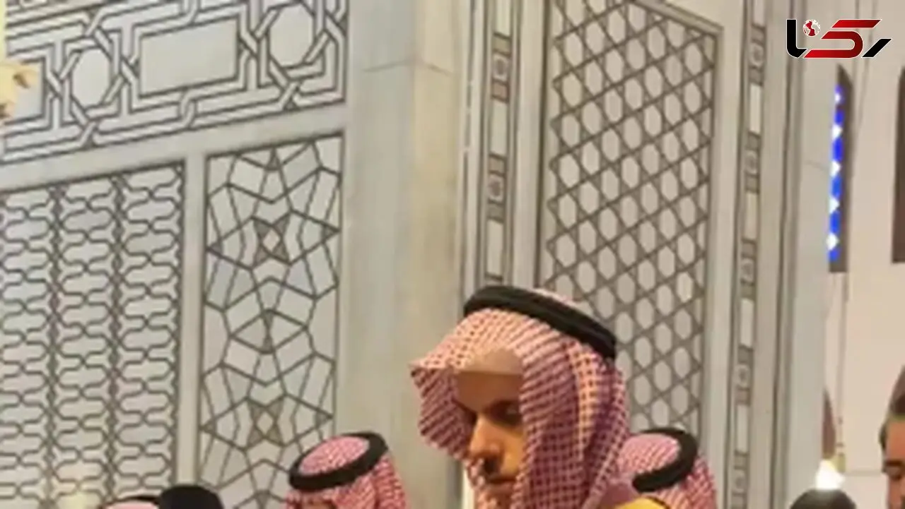 نماز خواندن وزیر خارجه عربستان در مسجد اموی دمشق خبرساز شد