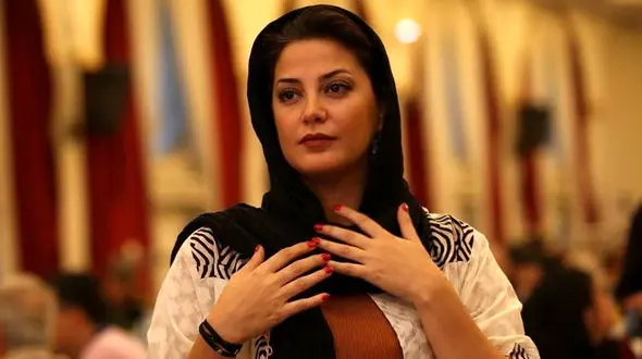 تذکر طناز طباطبایی به علی شادمان در اکران فیلم سینمایی "شنای پروانه" + فیلم