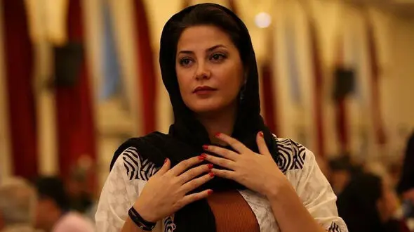 تذکر طناز طباطبایی به علی شادمان در اکران فیلم سینمایی "شنای پروانه" + فیلم