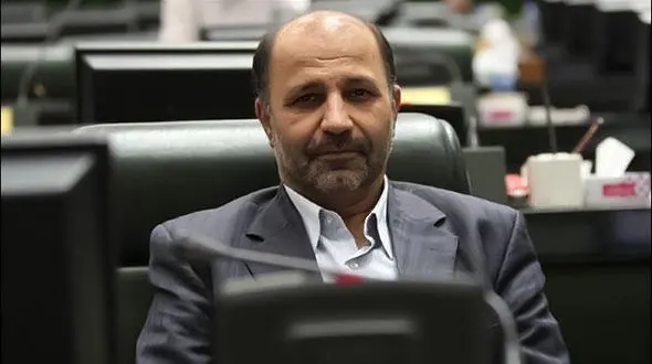 اختلاس گر ۱۰۰میلیاردی با پدرش در وزارت نفت کار می کرد/ او سه ساعته از ایران فرار کرد