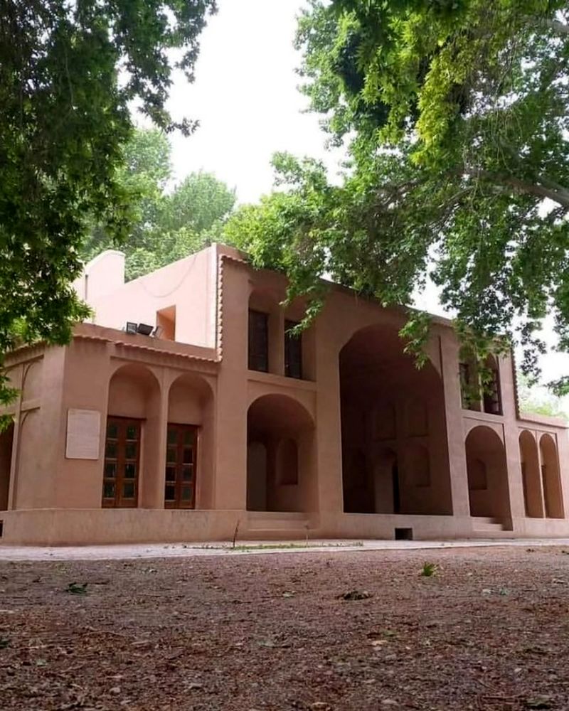 عکس از باغ ایرانی مهریز یزد