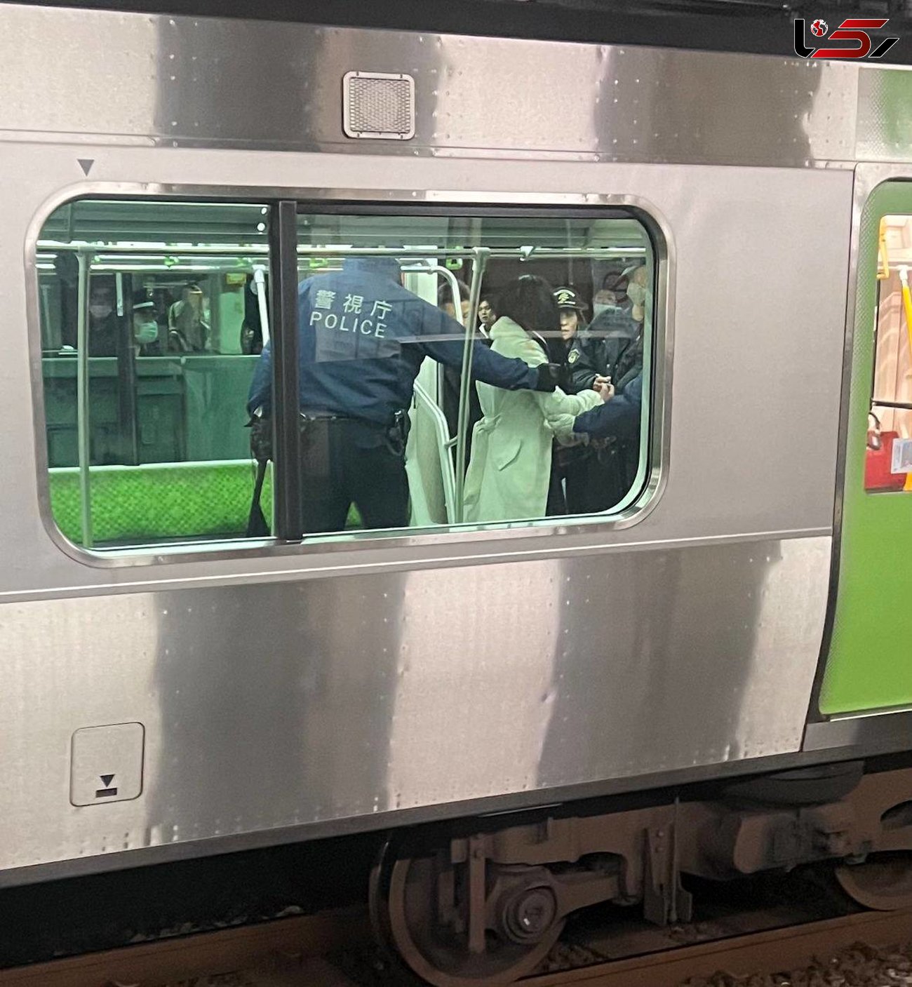 حمله دختر مسلح با چاقو به مسافران مترو در توکیو / 4 نفر کشته شدند + فیلم