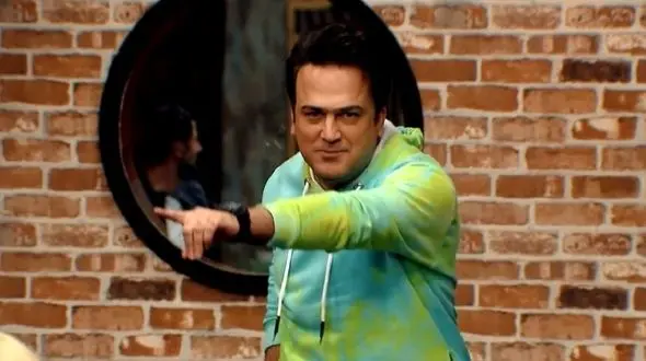 فیلم/ شیر دوشیدن تاریخی حامد آهنگی/ فقط اونجا که میگه شیر تازه گاو را از ما بخواهید