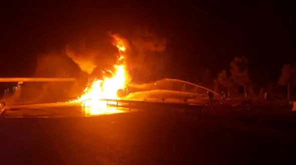 آتش سوزی گسترده در محدوده امامزاده شاه جمال قم