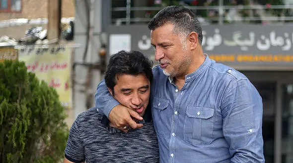 خداداد عزیزی: بعد از بازی با پرسپولیس من را  با دستبند بردند/ خدا، علی دایی را «علی دایی» کرد