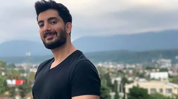 بازآفرینی صدای فرزاد فرزین با هوش مصنوعی در یک قطعه احساسی