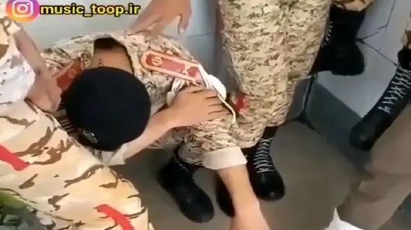 فیلم آواز باشکوه و احساسی سرباز و گریه های سوزناک دوستش ! / با آهنگ منو فکر رفتن تو میکشه  !