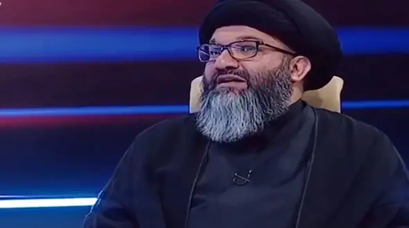 بوسیدن دست فریبا توسط یک روحانی در پخش زنده تلویزیون +فیلم