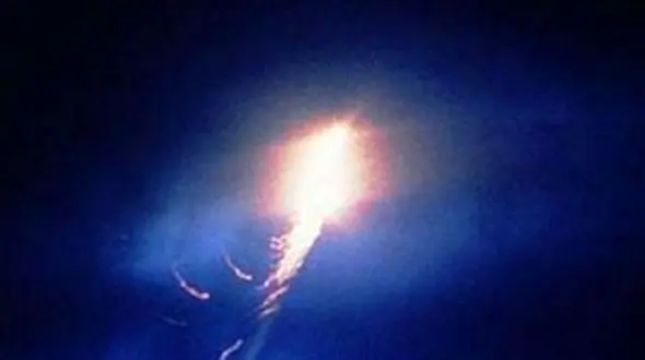 عبور شهاب سنگ بزرگ از آسمان جنوب ایران +عکس و فیلم