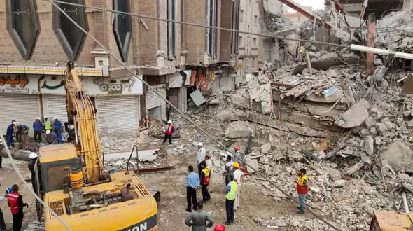 تایید هویت جسد مالک ساختمان متروپل از سوی خانواده اش +فیلم