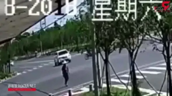 تصادف‌های شدید خودروی شاسی بلند پس از عبور از چراغ قرمز + تصویر