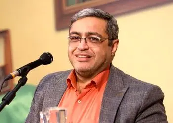 فیلم/ کمال گرایی و مضرات آن از دیدگاه دکتر سعید عزیزی: مادری که تو درس بچش کمک میکنه خائنه !