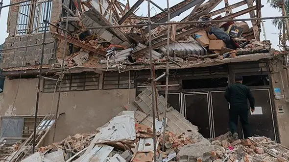 ریزش ساختمان ۳ طبقه در شهرقدس/ حادثه تلفات نداشته است 