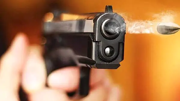 شلیک مرگبار مرد جوان به همسرش و مرد غریبه در بندرعباس / او خودش را هم خلاص کرد