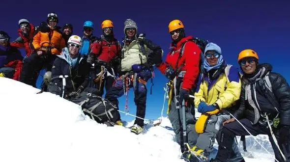 لباس کوهنوردی چگونه باید باشد؟