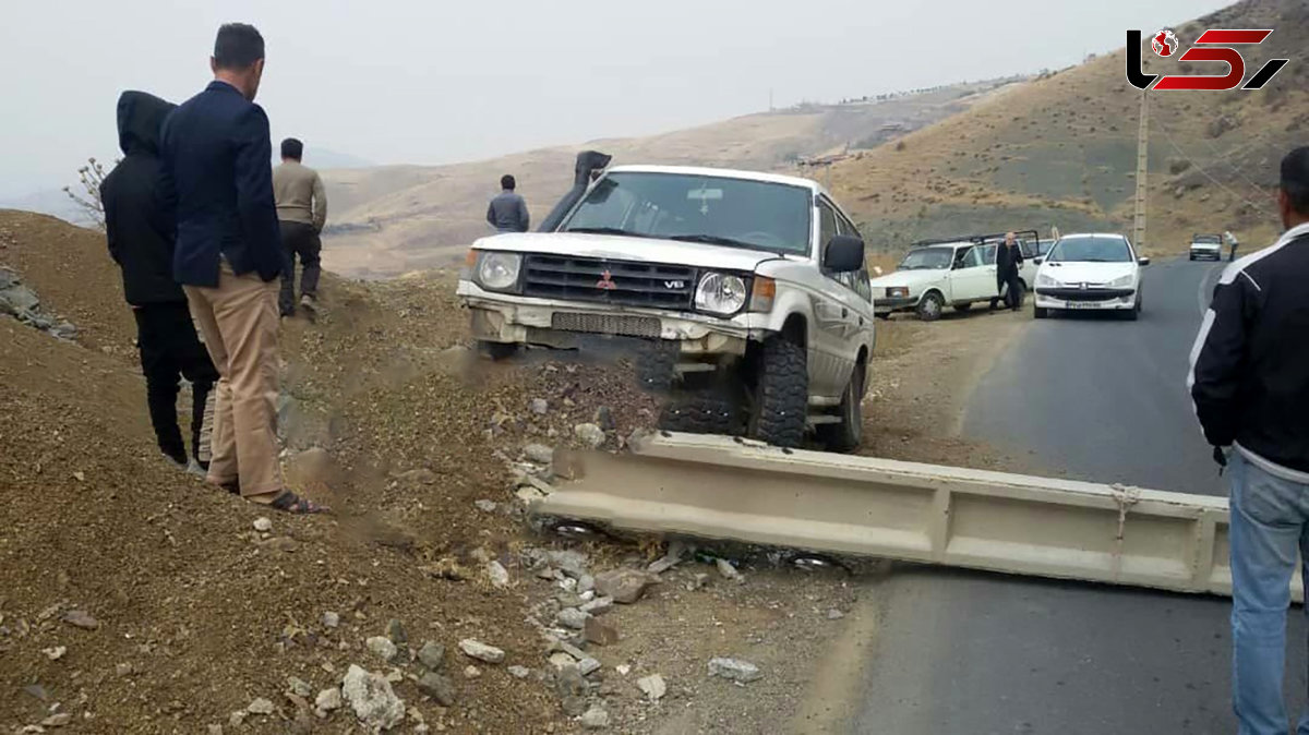 برخورد شاسی بلند با تیر برق در جاده آتشگاه + عکس