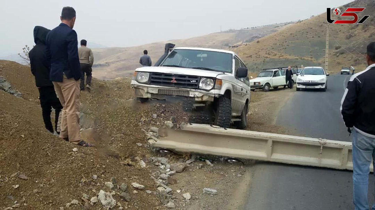 برخورد شاسی بلند با تیر برق در جاده آتشگاه + عکس