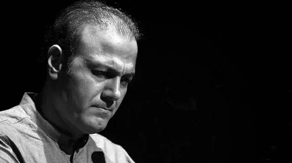 دانلود آهنگ باشکوه غمامو بغل کن شاید خنده برگشت از علیرضا قربانی / خداروچه دیدی شاید پرگرفتیم