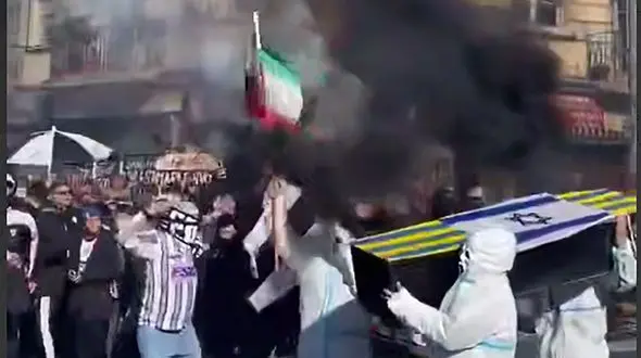 حمایت هواداران آرژانتینی از ایران با حمل تابوت  اسرائیل! + فیلم