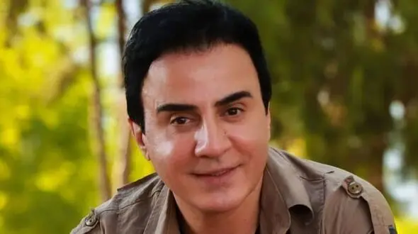 عمو پورنگ هم ایران را ترک کرد / خوانندگی در هند + فیلم 