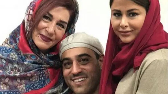 فیلم /  عروس داریوش ارجمند: مادرشوهرم سفره عقدم را انتخاب کرد  مادرم جهیزیه‌ام را ! برام مهم نبود مراسم کجاست و چه لباسی قراره بپوشم!