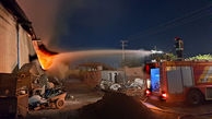 آتش سوزی بزرگ در یک کارخانه ! /  آسمان دودی شاهین شهر + عکس ها