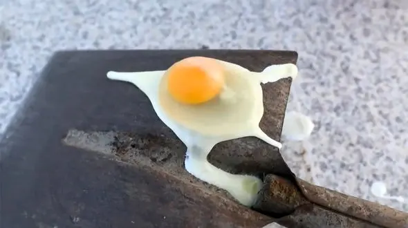 ببینید / اینجا سردترین شهر جهان است / یخ زدن تخم مرغ شکسته در دمای منفی ۵۳ درجه