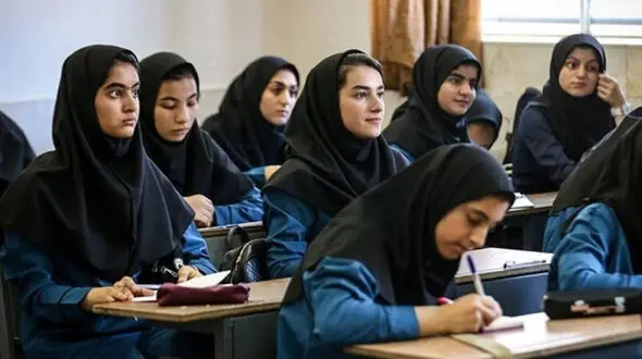 75 درصد معلمان مدارس 25 سال سابقه کار دارند/ کتب درسی سالهاست پی دی اف شده اند ولی اکثر معلم ها آگاهی استفاده ندارند 