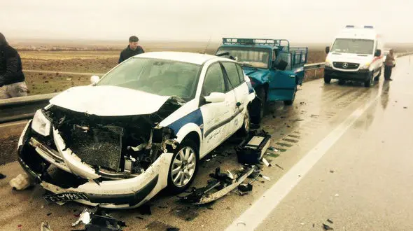 ماشین پلیس در تصادف زنجیره ای  آزادراه ساوه مچاله شد+تصاویردیدنی