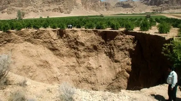 هشدار فرونشت زمین در گلپایگان / برداشت بیش اندازه قم از سدهای این شهرستان + فیلم