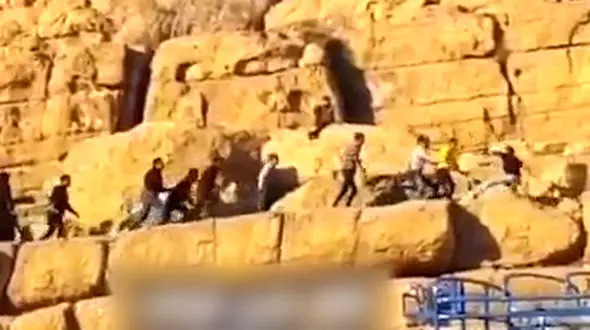 فیلم لحظه یک اتفاق بد در منطقه باستانی تخت جمشید