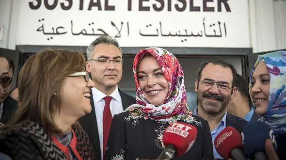 برخورد زشت مسوولان فرودگاه به خاطر پوشش بازیگر زن مشهور+عکس