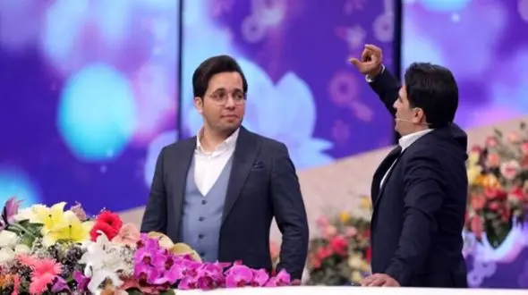 خوانندگی جنجالی و خنده دار بازیگر معروف در برنامه سال تحویل حامد سلطانی/ من همونم که نازنینت بودم...+ فیلم