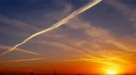 فیلم لحظه گریز ناامیدانه جنگنده دشمن از موشک‌ های پدافندی ایران