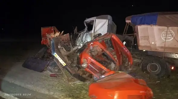 تصادف سه دستگاه خودرو سنگین در محور مروست به مهریز