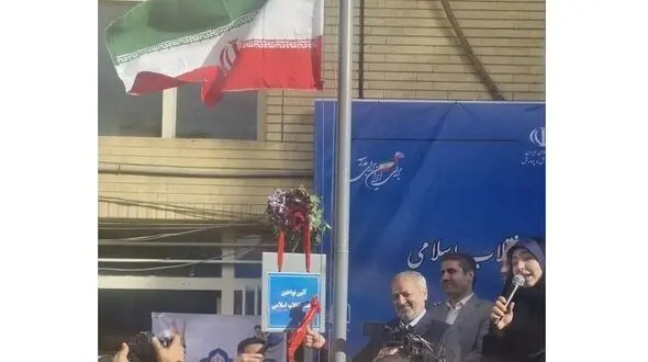 زنگ انقلاب در مدارس ایران به صدا در آمد